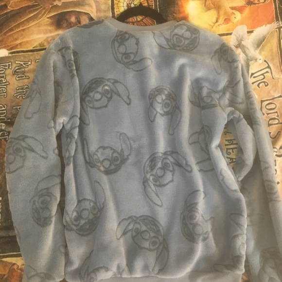 Lilo and Stitch Sweater - Picture 6 of 8